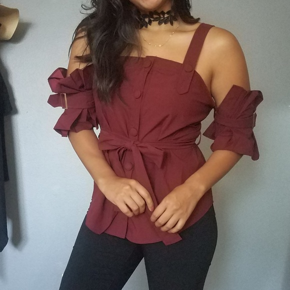 ๐ทCLEARANCE ALPHA&OMEGA BURGUNDY COLD SHOULDER TOP - Picture 2 of 6